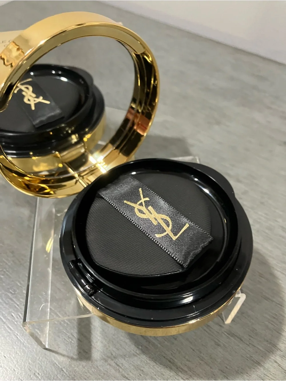 Yves Saint Laurent Le Cushion Encre de Peau Couture Cushion Foundation 20